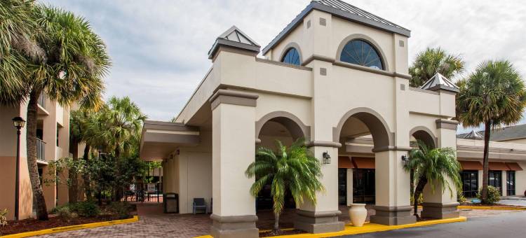 奥兰多机场戴斯套房酒店(Days Inn & Suites by Wyndham Orlando Airport)图片