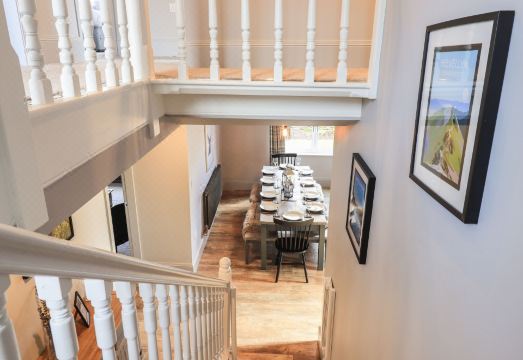 Raybarrow Hotel Overview