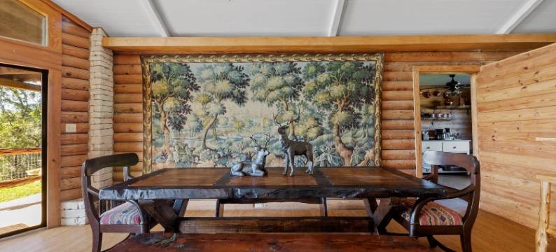 瓜达卢佩布拉夫原木小屋4卧室住宅 by RedAwning(Guadalupe Bluff Log Cabin 4 Bedroom Home by Redawning)图片