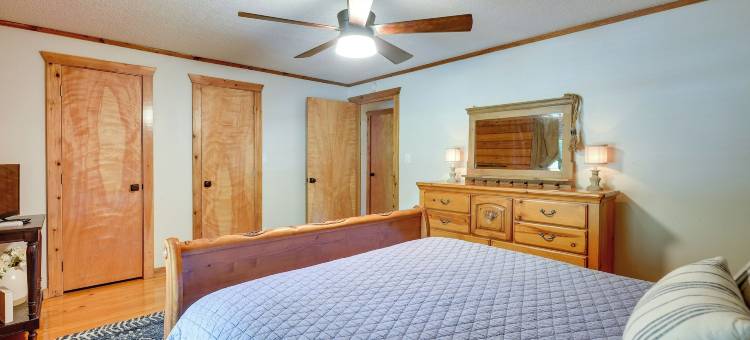 'cape Royale'豪华的利文斯顿小屋，带热水浴缸！('Cape Royale' Luxury Livingston Cabin w/ Hot Tub!)图片