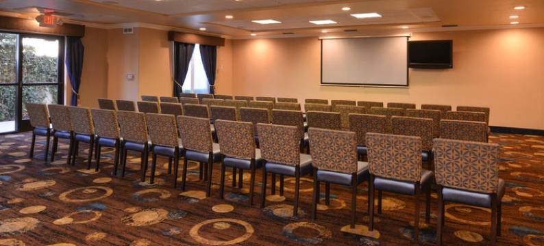 智选假日套房酒店莱思罗普- 南顿 by IHG(Holiday Inn Express & Suites LATHROP by IHG)图片