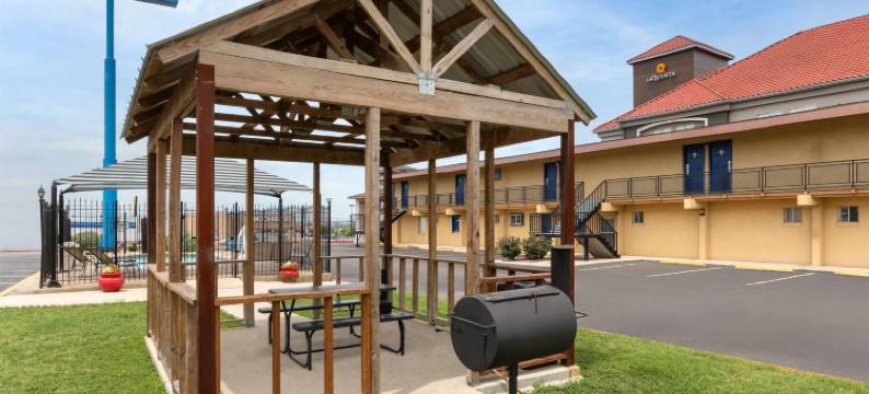 纽布朗费尔斯Travelodge by Wyndham酒店(Travelodge by Wyndham New Braunfels)图片