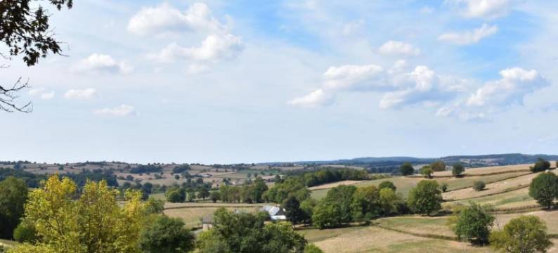 Mansion in Cuzy with Pool and Scenic Views图片