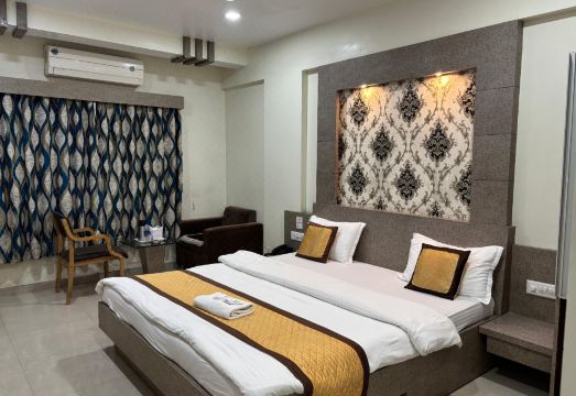 Hotel Orange Hotel Overview