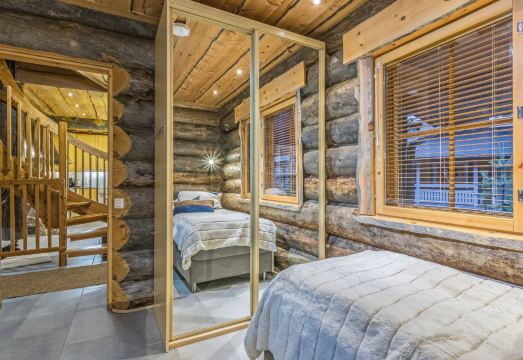 Mennink?isenkolo Hotel Overview