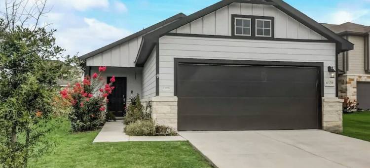 NEW! Texy-Mexy Bungalow: Spacious 3-Bedroom House w/ Full Access & Pets Welcome!图片