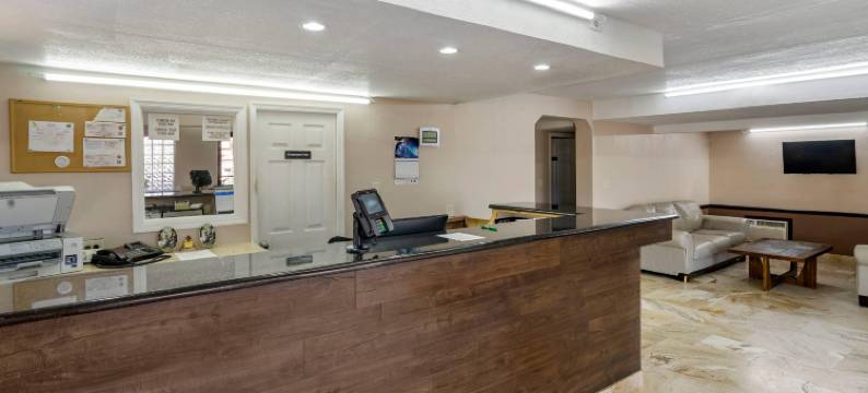 克里尔沃特-但尼丁罗德威酒店(Rodeway Inn Clearwater-Dunedin)图片