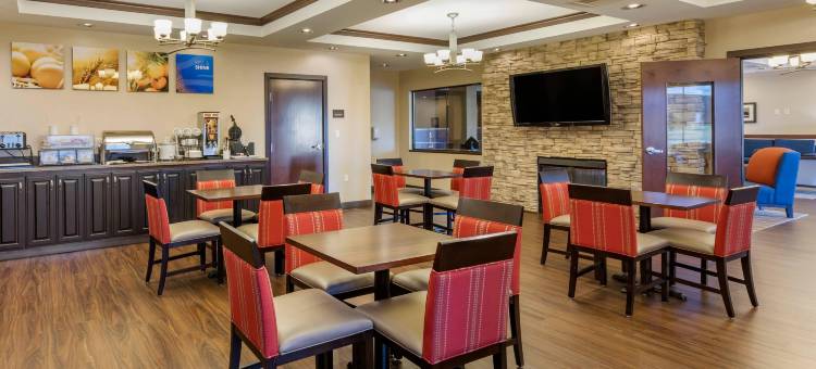 拉塞尔维尔I-40舒适套房酒店(Comfort Inn & Suites Russellville I-40)图片