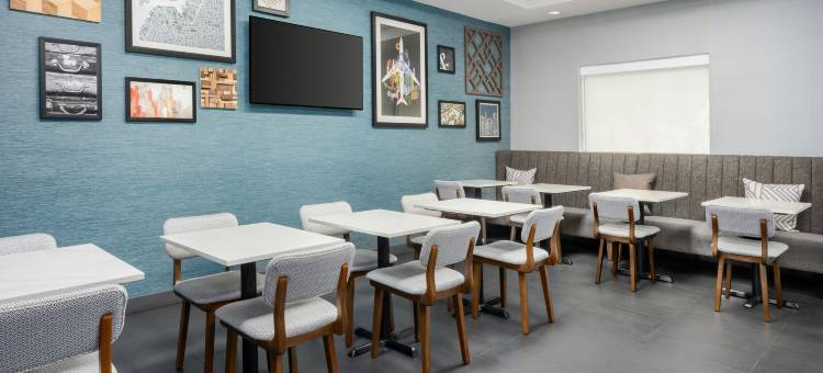 亚特兰大机场天际点酒店及套房(Four Points by Sheraton College Park Atlanta Airport)图片