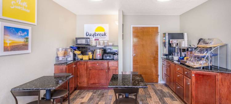 克拉克斯维尔温德姆戴斯酒店(Days Inn by Wyndham Clarksville TN)图片