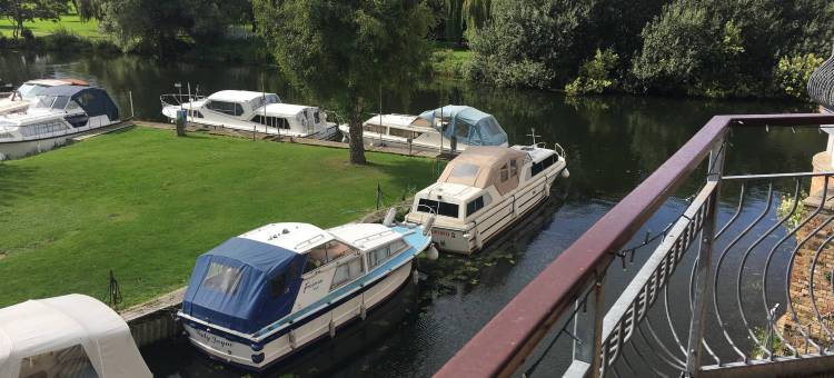 Waterfront House in the Heart of St Neots图片