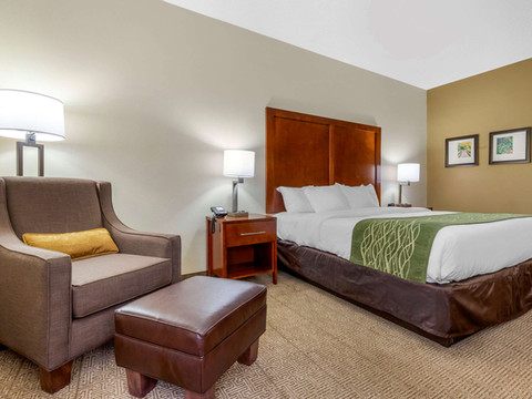 勒努瓦高速公路321号北山麓舒适套房酒店