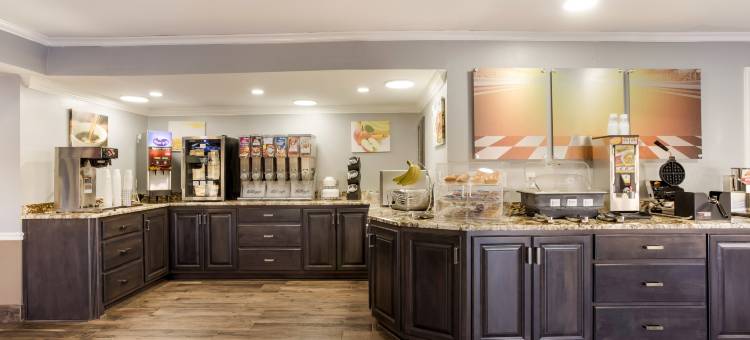 亚拉巴马州阿森斯红屋顶套房酒店(Red Roof Inn & Suites Athens, Al)图片