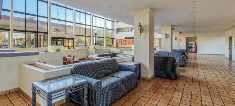 杰克逊西北会议中心凯隆酒店(Clarion Hotel Jackson Northwest)图片