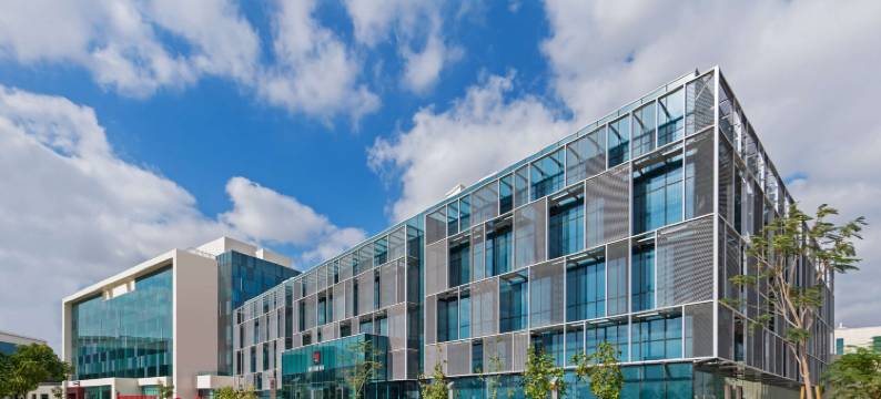 迪拜硅谷绿洲丽芮酒店(Radisson Red Hotel, Dubai Silicon Oasis)图片