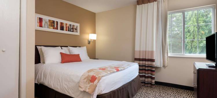 底特律法明顿山美茵斯坦套房酒店(MainStay Suites Detroit Farmington Hills)图片