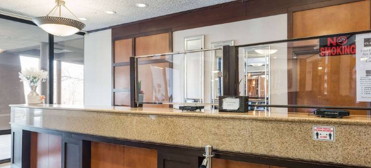 Clarion Hotel & Suites Mount Laurel图片