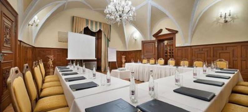 卢巴斯卡拉伊萨美吉酒店(EA Zamecky Hotel Hruba Skala)图片