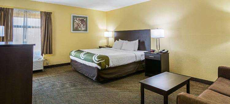 格林斯堡I-74凯艺套房酒店(Quality Inn & Suites Greensburg I-74)图片