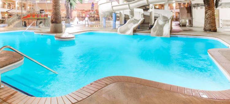 得梅因华美达热带度假村及会议中心(Ramada by Wyndham des Moines Tropics Resort & Conference Ctr)图片