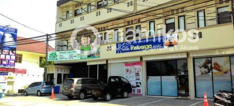 位于茉莉芬的4卧室-600平方米|带1个独立浴室(De Kost Madiun)图片