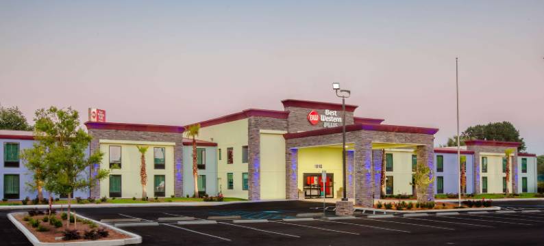 哈尔德维尔贝斯特韦斯特优质套房酒店(Best Western Plus Hardeeville Inn  Suites)图片