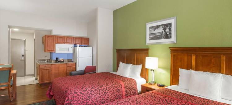 迈尔斯堡戴斯套房酒店-近捷蓝公园(Days Inn & Suites by Wyndham Fort Myers Near JetBlue Park)图片