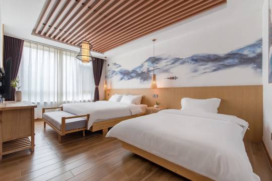 云台山依山居精品岸上服务区店民宿(步行街1号分店)