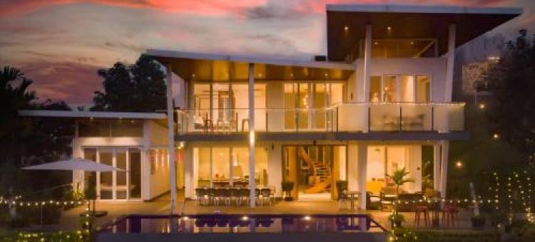 StayVista's Del Lago Farms - Lakeview Villa with Infinity Pool, Projector & Indoor-Outdoor Games图片