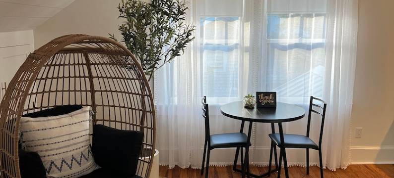 Luxe Lemon Loft in Historic Downtown St Aug图片