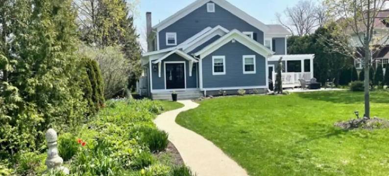 Simply Stunning Home in DT Lake Geneva W/Game room!图片