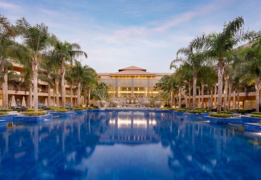 Dusit Thani LakeView Cairo Hotel Overview