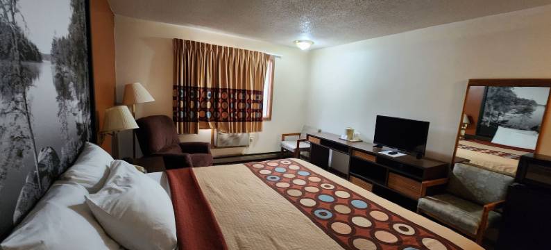 铁山酒店及套房(Super 8 by Wyndham Iron Mountain)图片