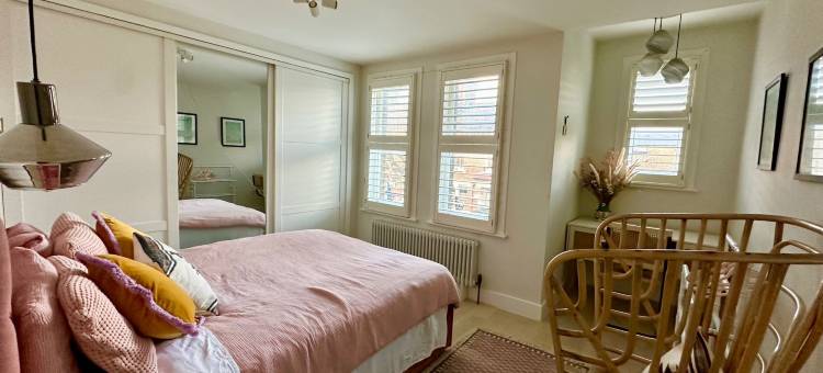 诺丁山联排别墅 - 可住5人/宠物可带/电视/无线网络(TownHouse by Notting Hill - Sleeps5 PetsOk Tv Wifi)图片