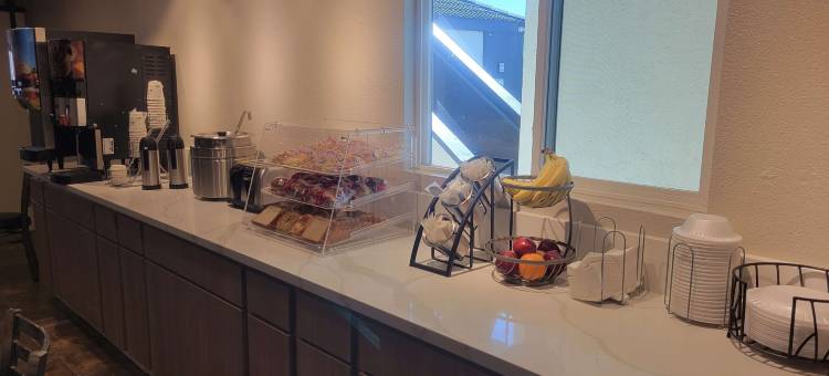 丘拉维斯塔海湾酒店(SureStay Hotel by Best Western Chula Vista San Diego Bay)图片