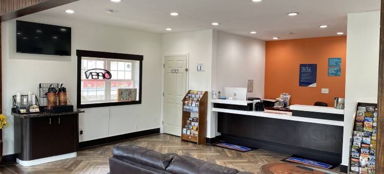 乔治湖豪生酒店(Howard Johnson by Wyndham Lake George)图片