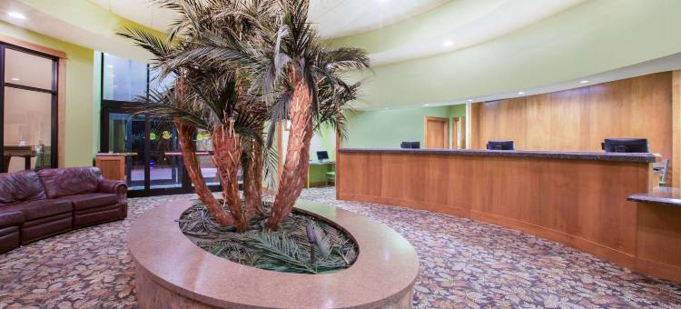 得梅因华美达热带度假村及会议中心(Ramada by Wyndham des Moines Tropics Resort & Conference Ctr)图片