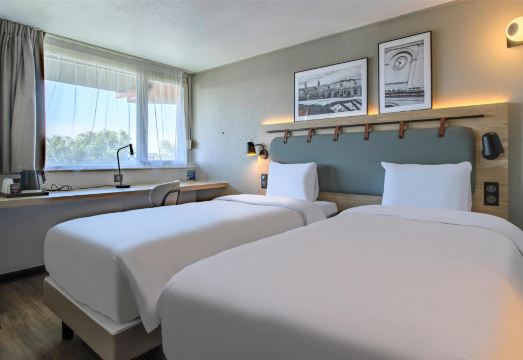 Campanile Nimes Centre - Mas Carbonnel Hotel Overview