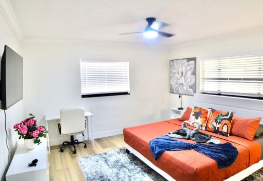 2 Bedroom Pool Home with Fire Pit & Games in Seminole Hotel Overview