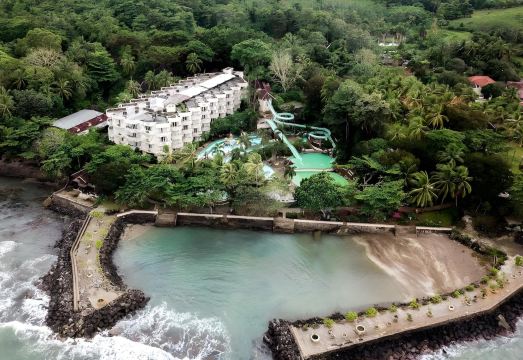 Hawaii Resort Family SuitesHotel Overview