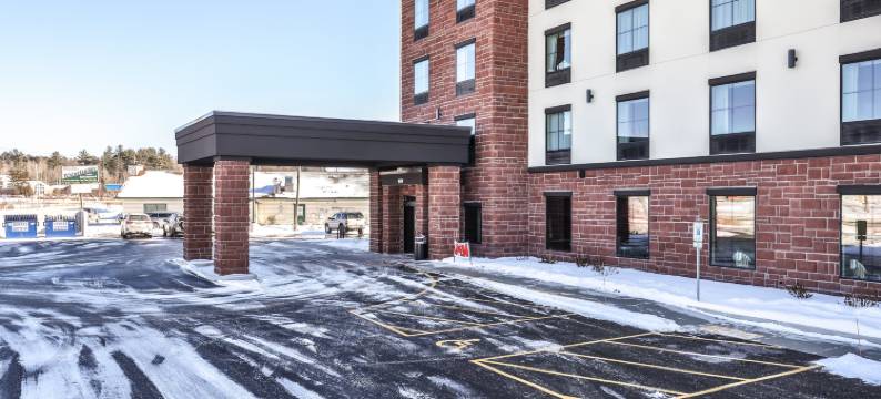 鹅卵石酒店和套房 - 莱因兰德(Cobblestone Hotel & Suites - Rhinelander)图片