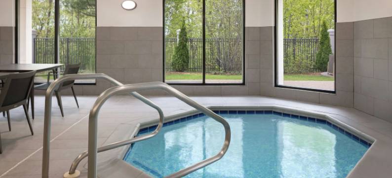 特拉弗斯城万豪万怡酒店(Courtyard Traverse City)图片