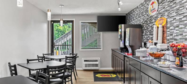 布朗斯堡温德姆速8酒店(Super 8 by Wyndham Brownsburg)图片