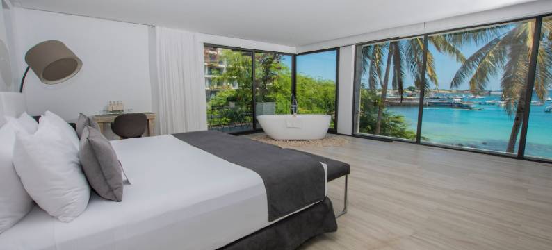 金湾加拉帕戈斯(Golden Bay Galapagos)图片