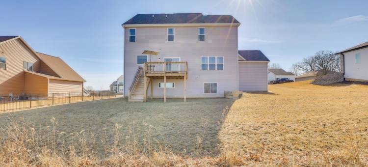 距威斯康星大学13英里：郊区之家(13 Mi to University of Wisconsin: Suburban Home)图片