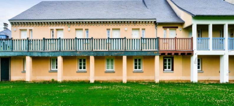 Duplex in Argentat with Heated Pool图片