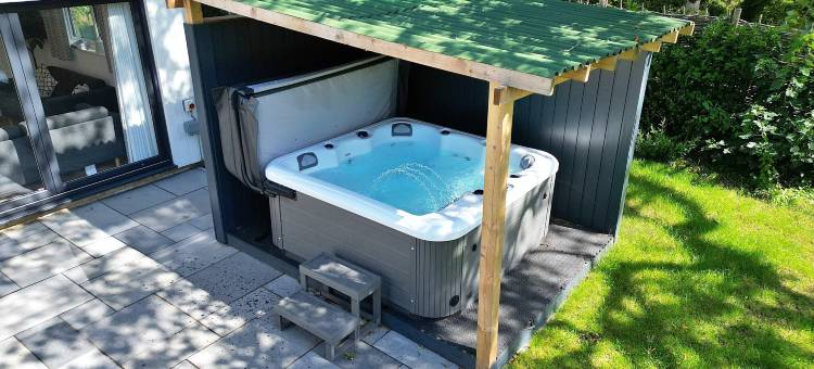 Cottage near Dartmoor with Hot Tub图片