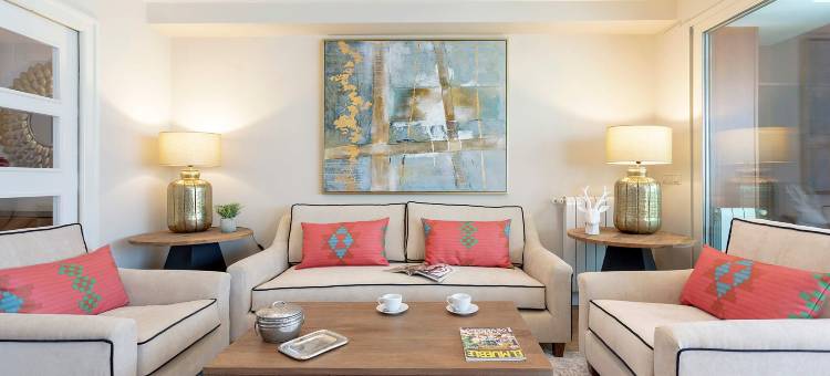 Bright stay Córdoba. Paseo de la victoria图片