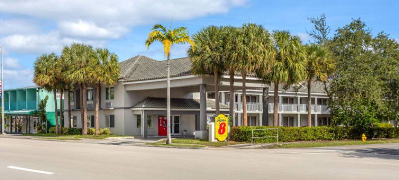 戴尼亚-劳德代尔堡机场温德姆速8酒店(Super 8 by Wyndham Dania/Fort Lauderdale Arpt)图片