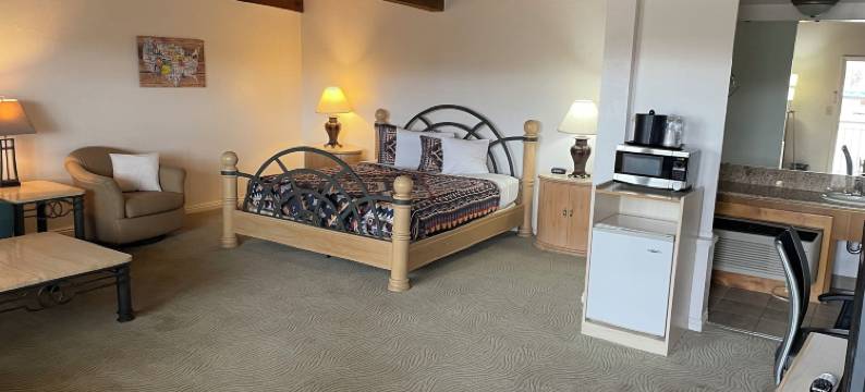 维纳尔伊克诺旅馆套房，靠近恐龙纪念碑(Econo Lodge Inn & Suites Vernal Near Dinosaur Monument)图片